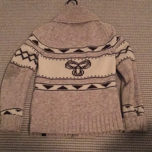 Aritzia TNA cowichan-like sweater - Picture 2 of 2